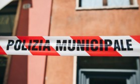 Caz șocant // Un bărbat și-a ținut tatăl mort în casă timp de 15 luni. Motivul este halucinant